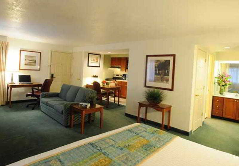 By Marriott Downtown/convention Center 3*