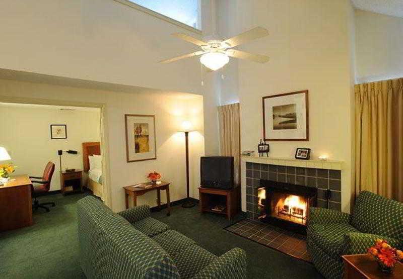 Hotel By Marriott Downtown/convention Center 3*