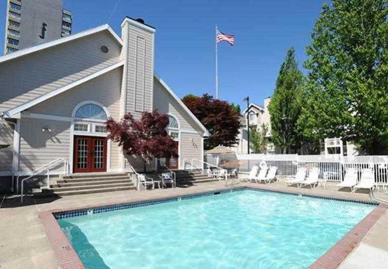 Hotel By Marriott Downtown/convention Center Portland