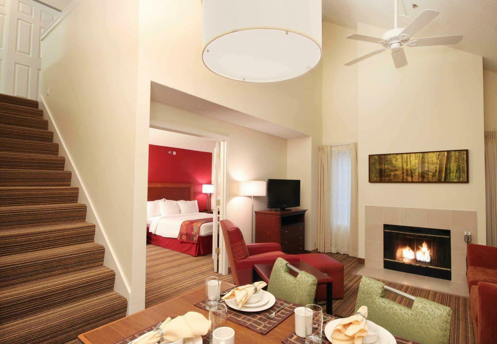 Hotel By Marriott Downtown/convention Center 3*